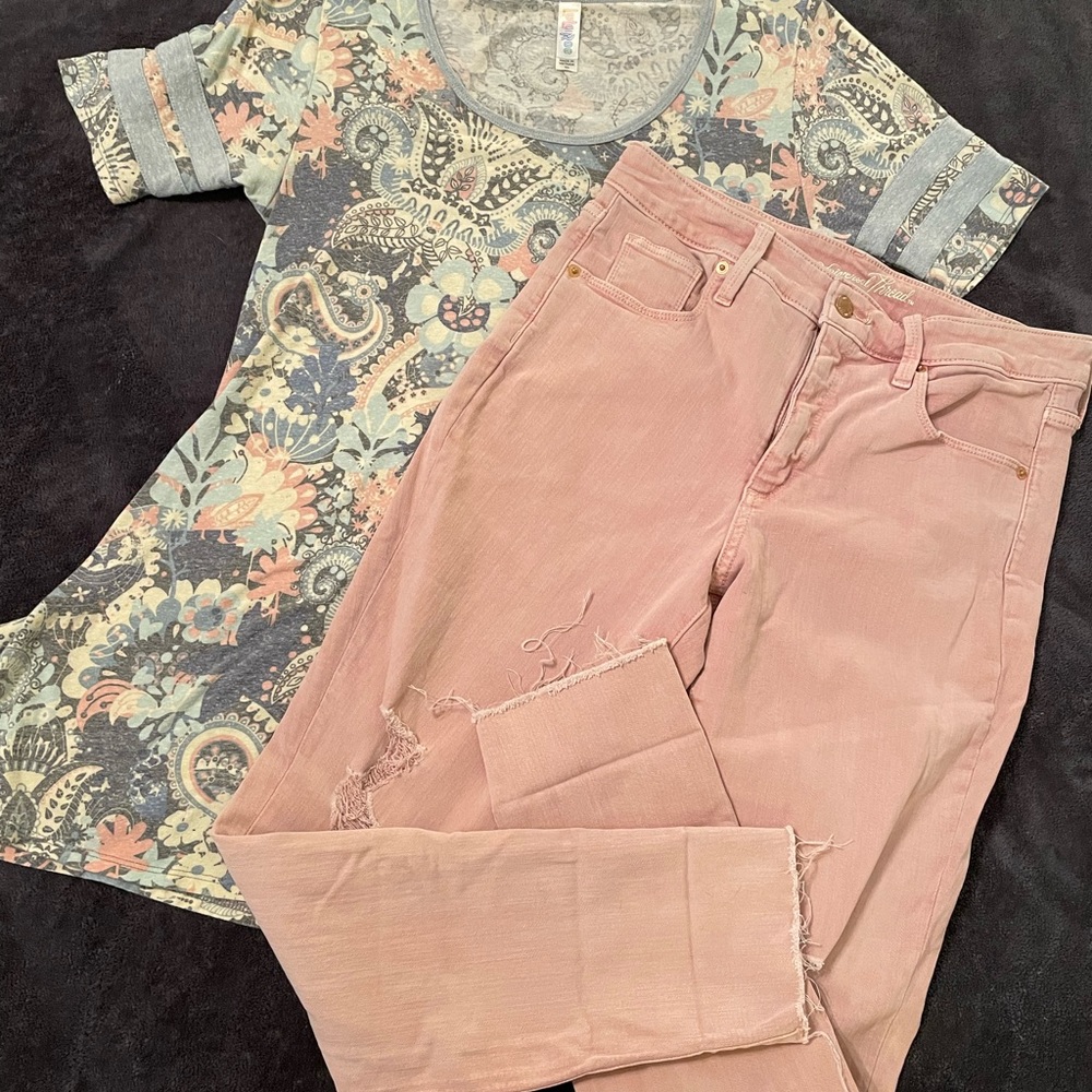 LuLaRoe XS Simply Comfortable Perfect T - Picture 17 of 17